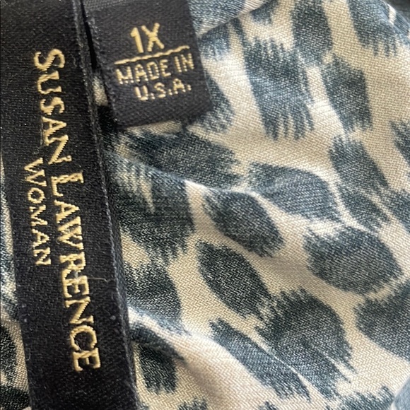 ROAR with Style! Susan Lawrence Woman 1X Leopard Print Keyhole Top - Picture 8 of 9